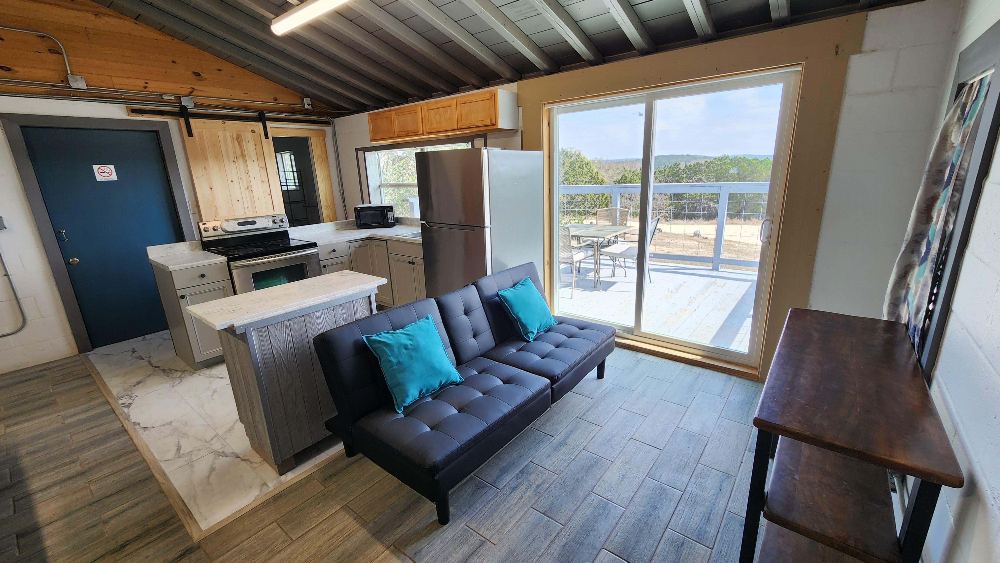 Dual-deck cottage at Medina Highlands Park