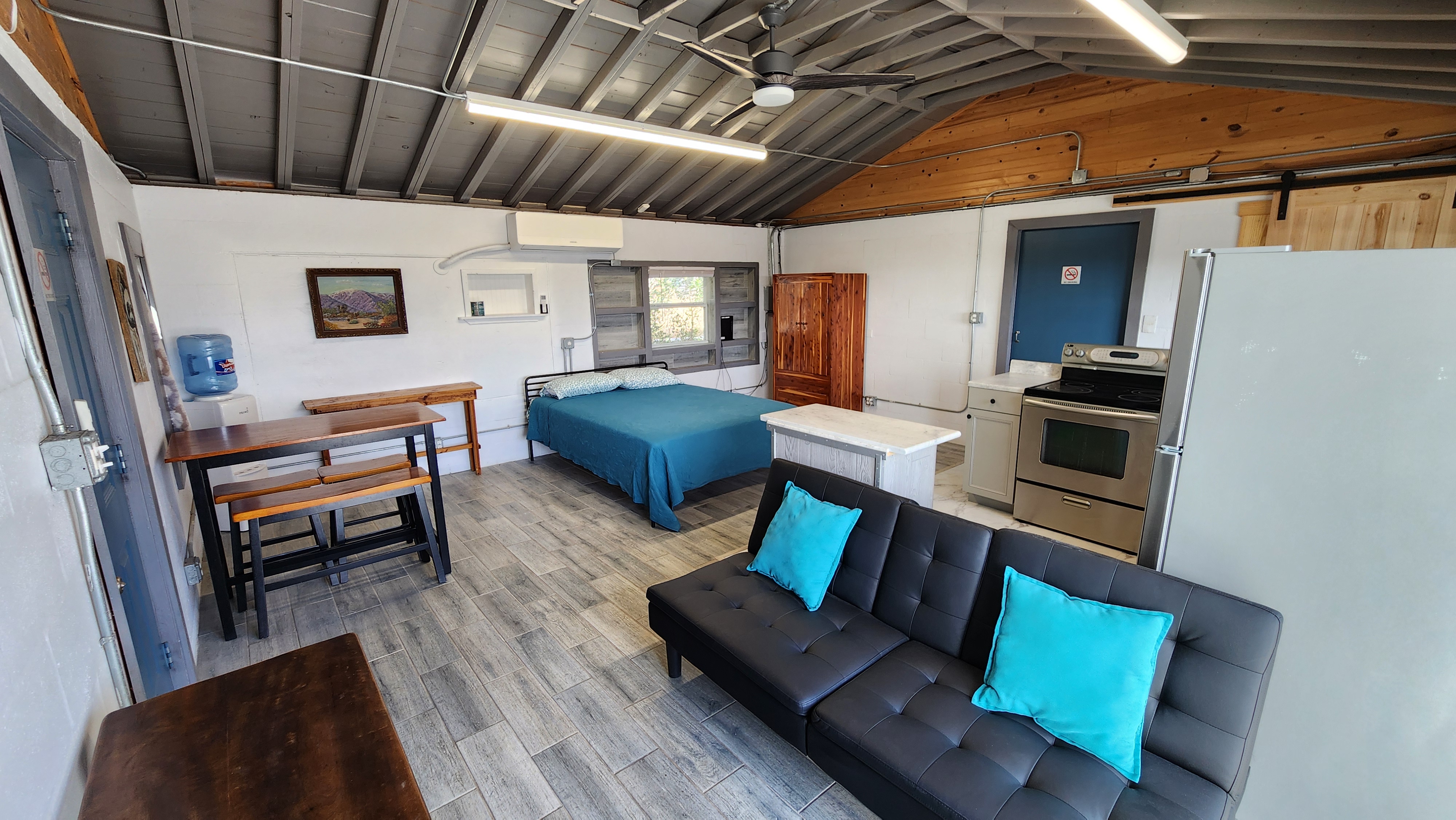 Dual-deck cottage at Medina Highlands Park