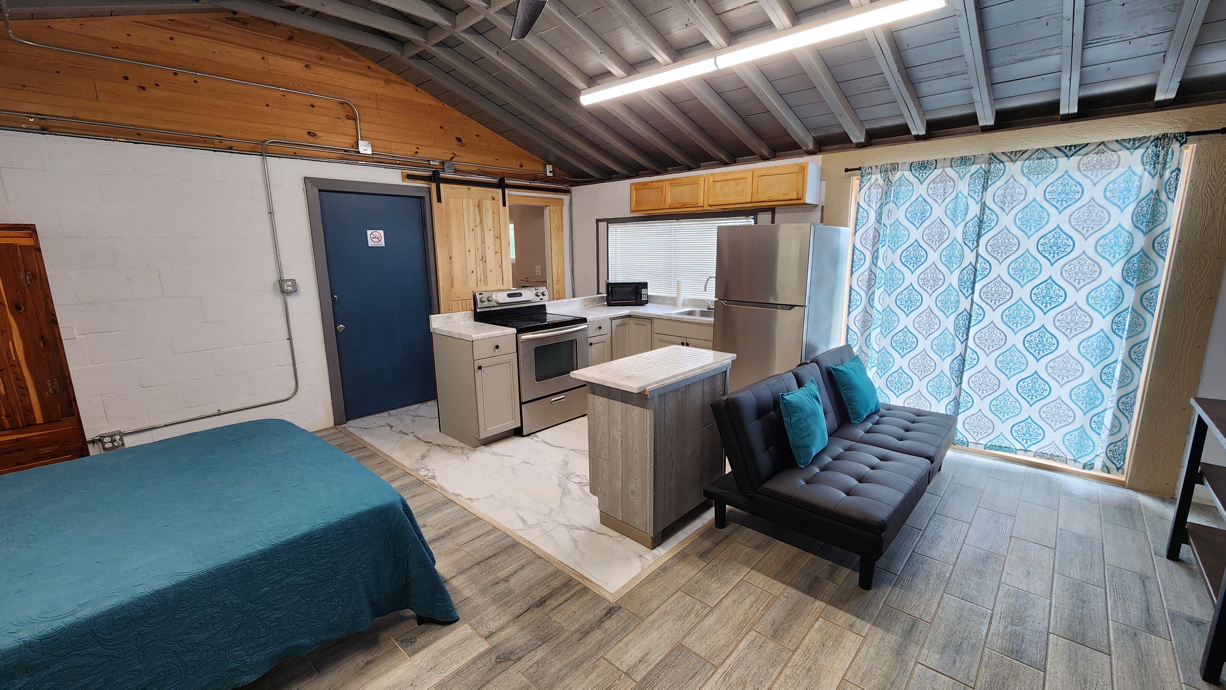 Dual-deck cottage at Medina Highlands Park