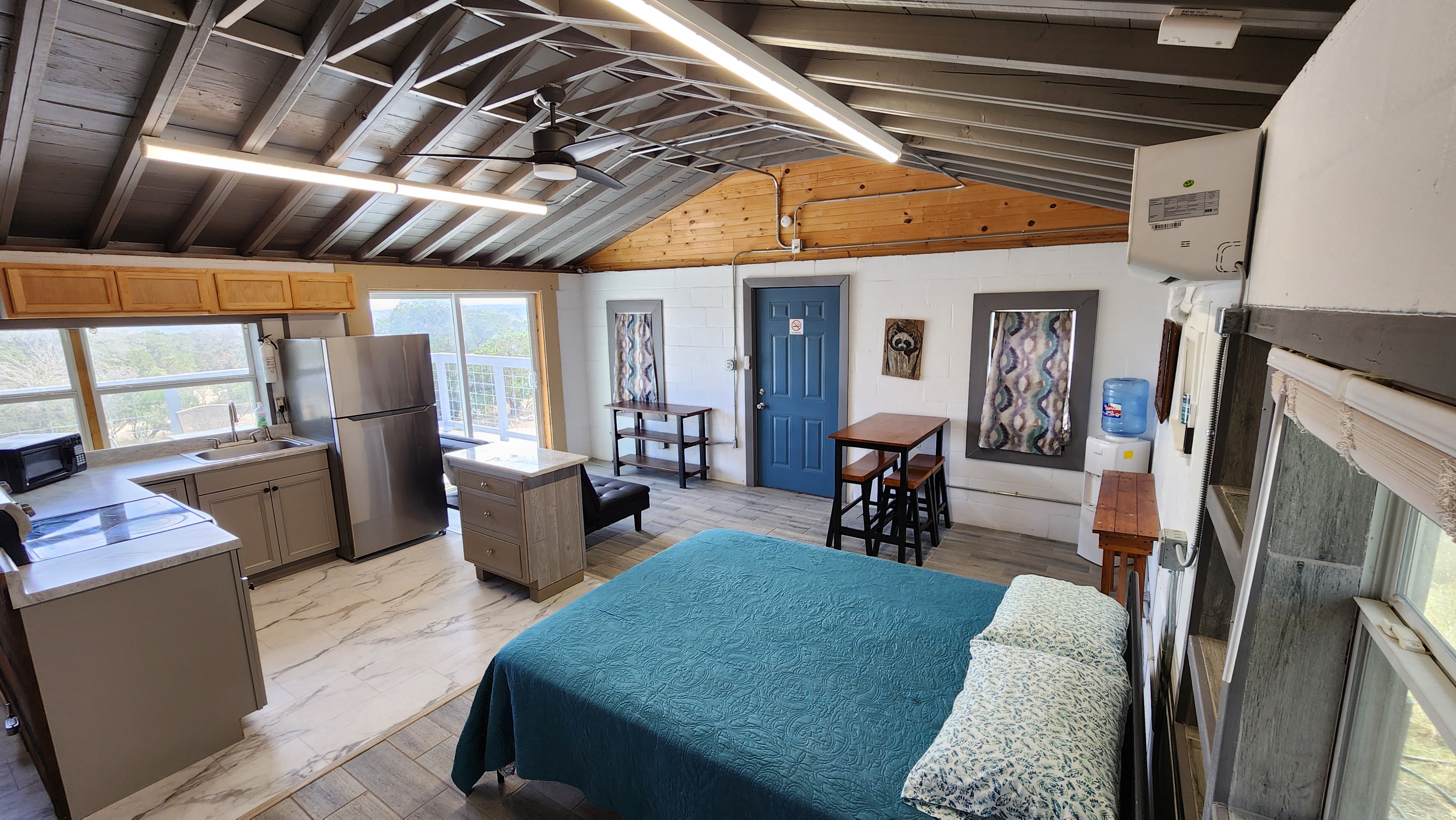 Dual-deck cottage at Medina Highlands Park