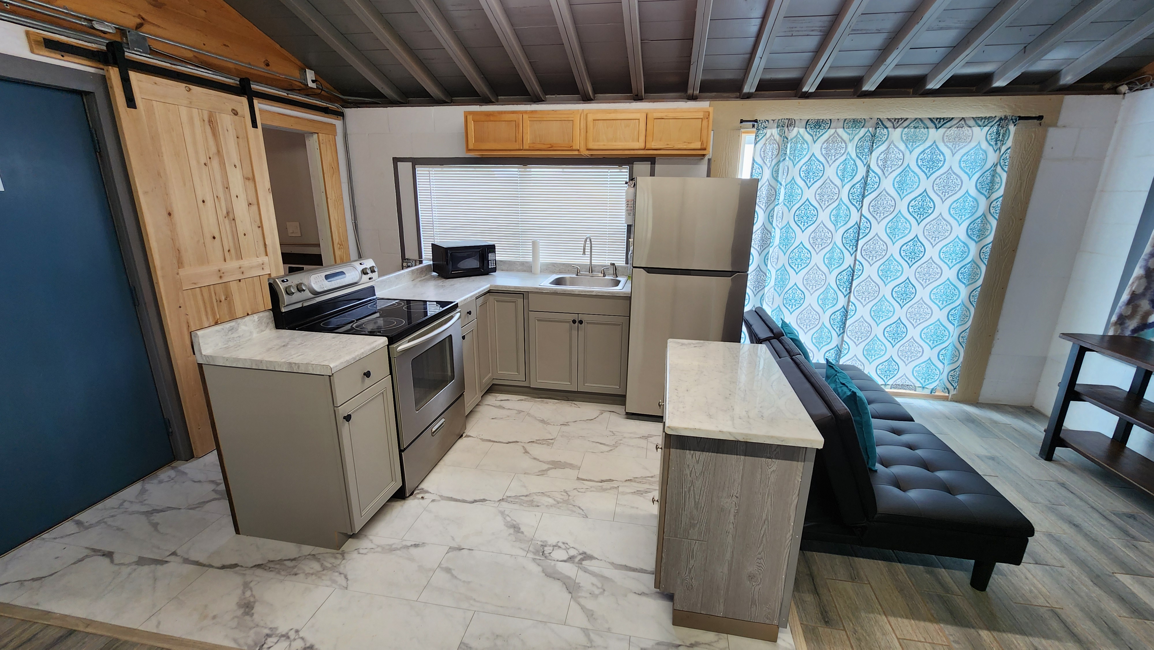 Dual-deck cottage at Medina Highlands Park